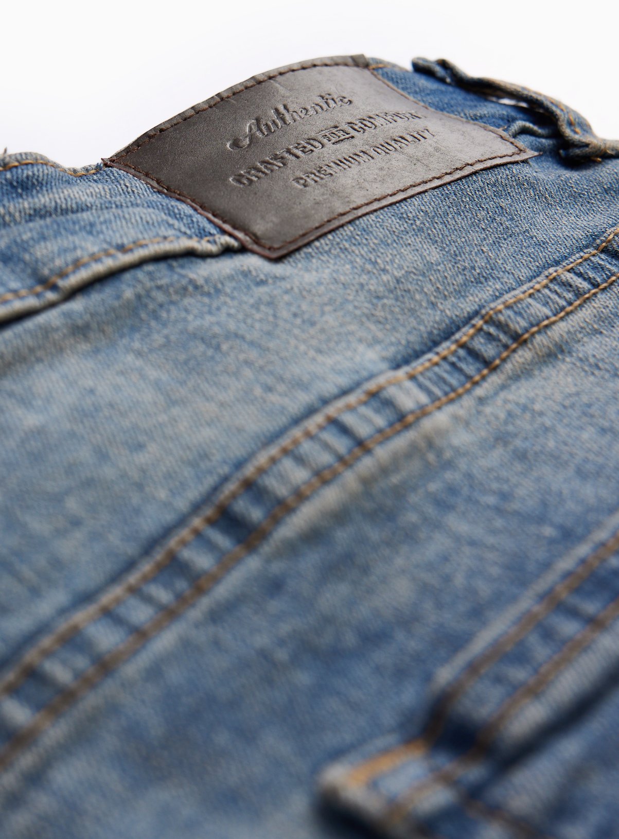 Mid Rinse Denim Tapered Leg Jeans 42R - Image 4 thumbnail